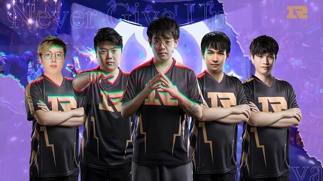 在进攻端持 在进攻端持